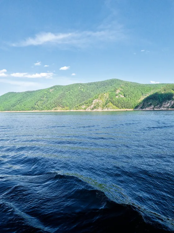 Синяя вода Красноярского моря