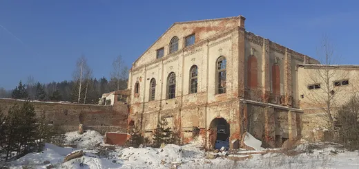 Здание старого стекольного завода