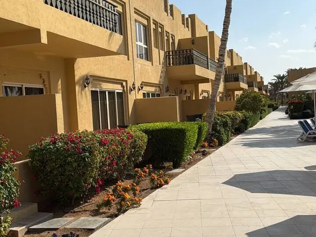 Отель Al Hamra Village