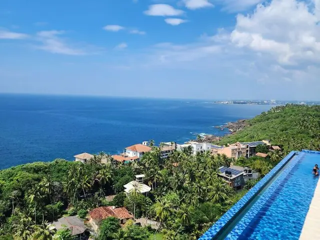 Отель Araliya Beach Resort & Spa