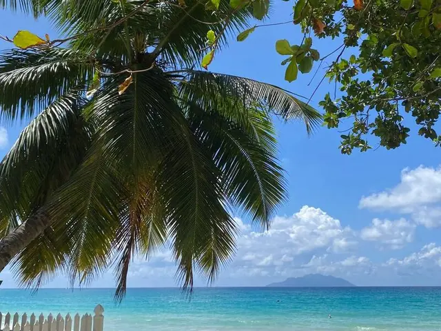 Отель Berjaya Beau Vallon Bay Hotel