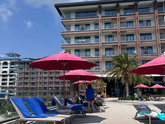 Отель Hualuxe Sanya Yalong Bay Resort