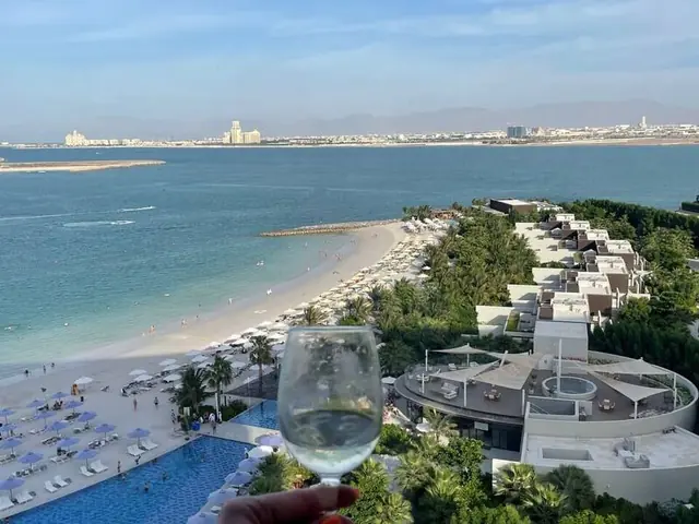Отель Movenpick Resort Al Marjan Island