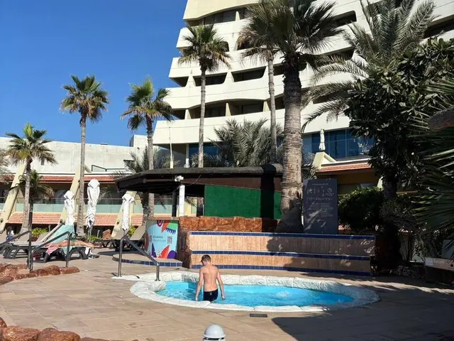Отель Occidental Sharjah Grand