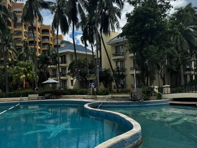 Отель Palm Beach Resort & Spa Sanya