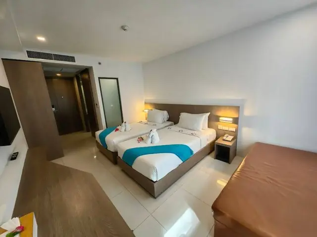 Отель Phoenix Hotel Karon Beach