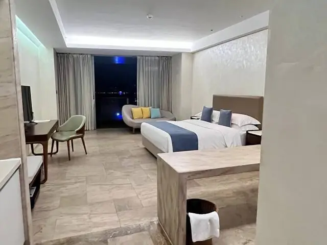 Отель Phoenix Island Resort Sanya