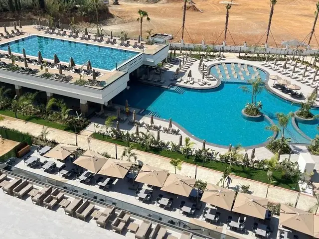 Отель Raxeria Hotel