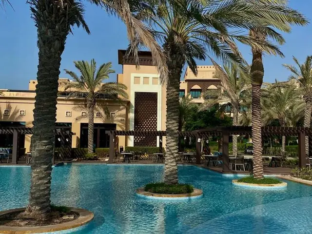 Отель Saadiyat Rotana Resort & Villas