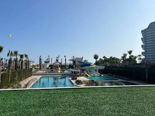 Отель Serenity Queen Hotel